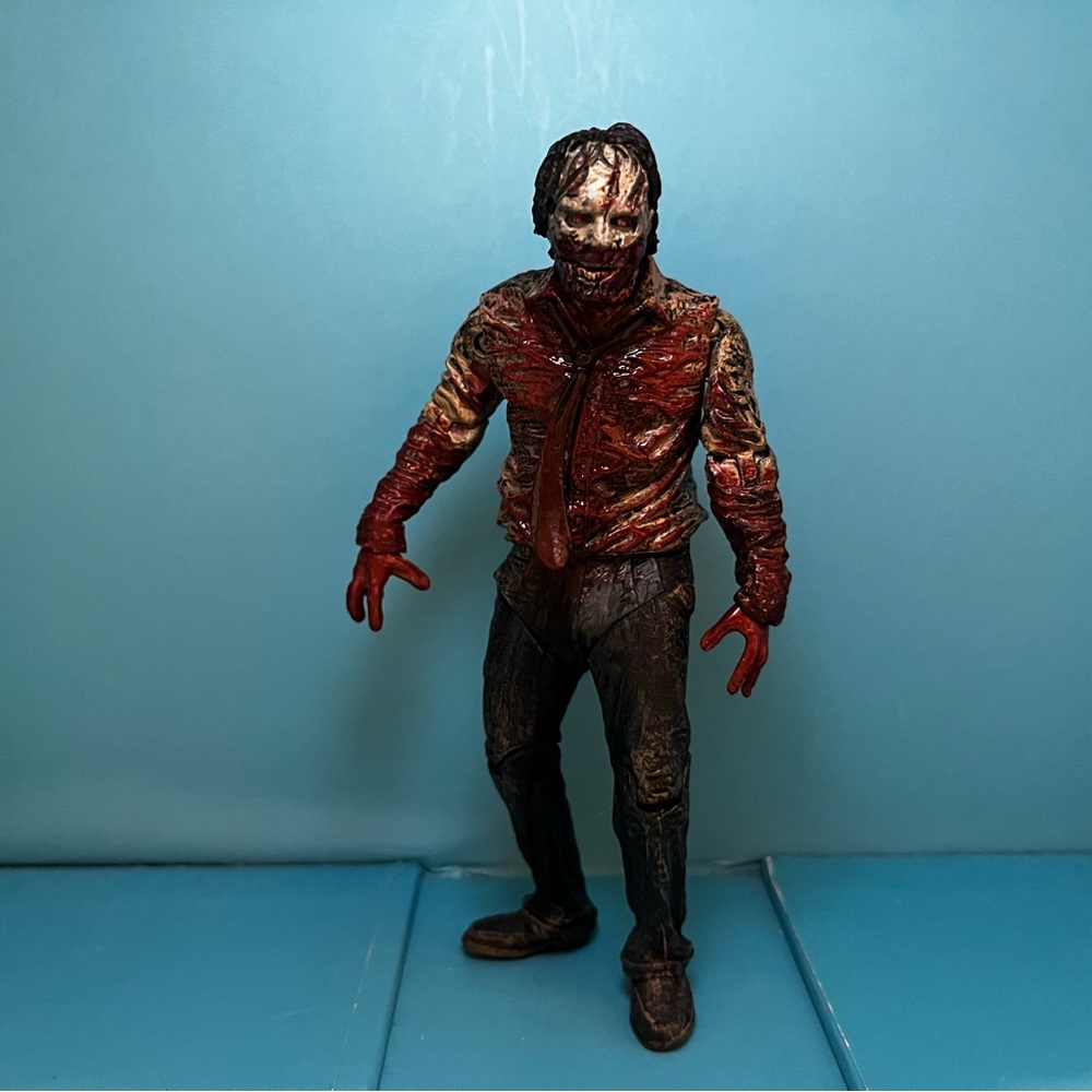 McFarlane Toys - The Walking Dead - Series 1 - Zombie Biter with Biting Action